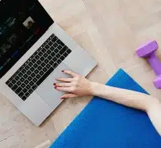 Découvrez les nombreux avantages des formations en ligne pour une solution pratique et accessible