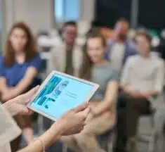 Les formations essentielles pour se démarquer dans les métiers en demande du futur